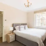 Regency Apartment - Private Entrance & Courtyard