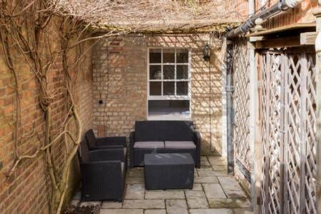 Regency - Private Entrance & Courtyard