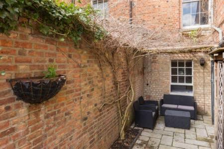 Regency - Private Entrance & Courtyard Cheltenham