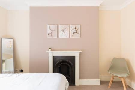 Regency - Private Entrance & Courtyard