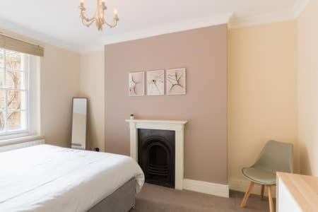 Regency - Private Entrance & Courtyard * Cheltenham