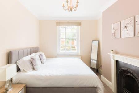 Regency - Private Entrance & Courtyard Apartamento
