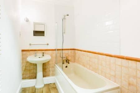 Regency - Private Entrance & Courtyard Apartamento Cheltenham